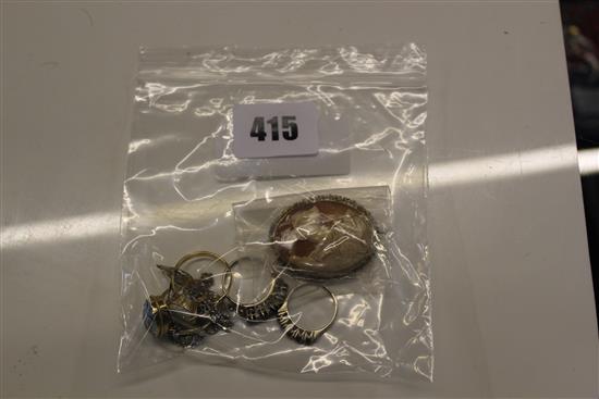 4 dress rings, RAF brooch, etc